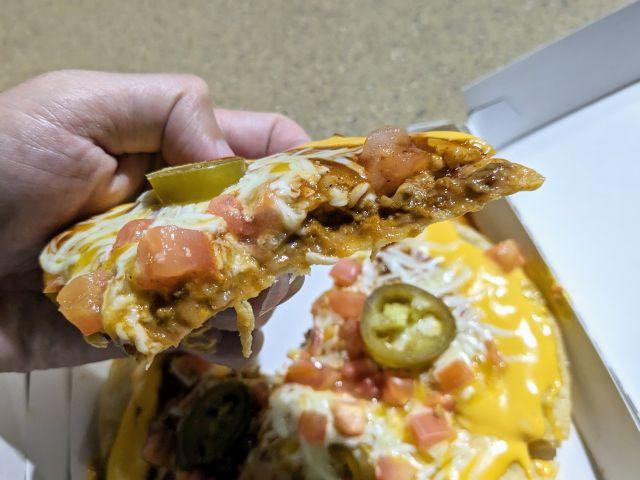 Taco Bell Cheesy Jalapeño Mexican Pizza cross-section.