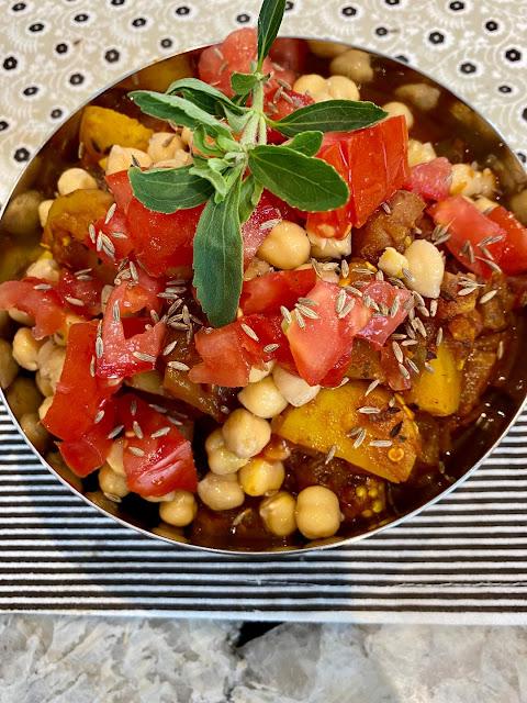 Aloo Baingen, potatoes and eggplant