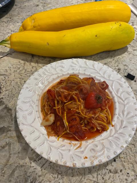 zucchini spaghetti in marinara sauce, vegan