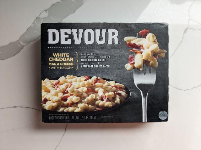 Devour White Cheddar Mac & Cheese with Bacon packaging.