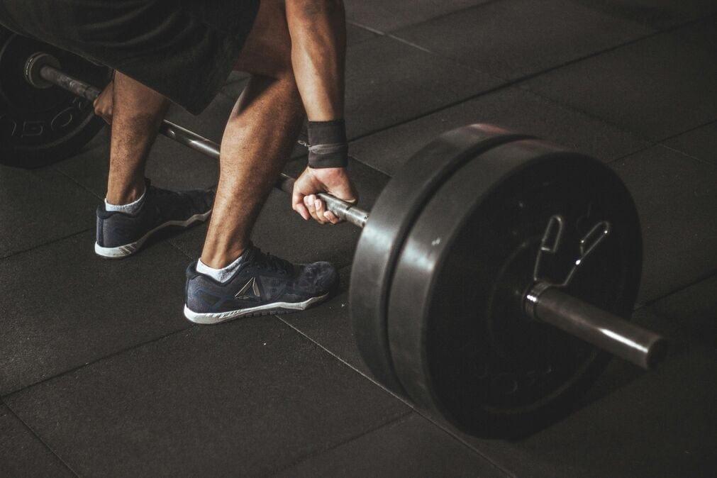 An image of a male weightlifter