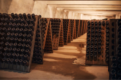 aging wine