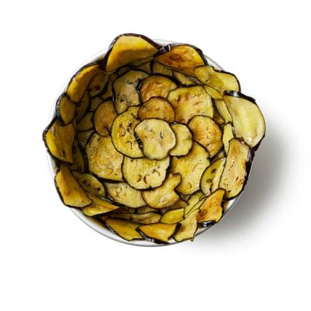 Felicity Cloake’s Timballo 07a. Line and fill the tin Securely wrap the base of a loose-bottomed cake tin in foil and put it inside a larger baking tin in case of leakage. Use the aubergine slices to line the entire insides of the tin, arranging them so they overlap the rim.