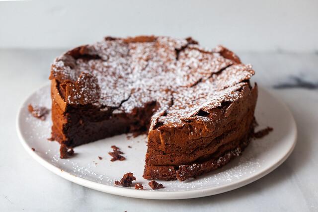 flaky fudgy chocolate cake-09