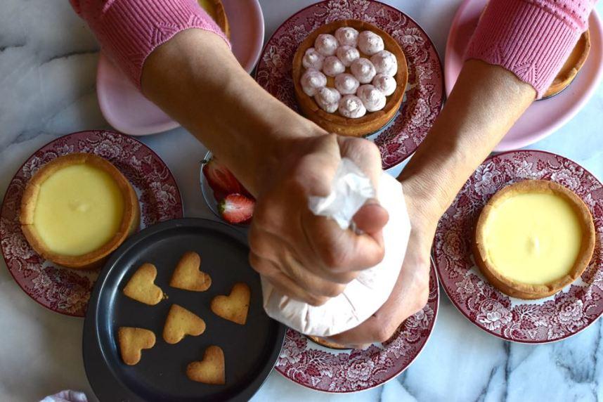 lemon tart with strawberry cream frosting, Mama Ía blog