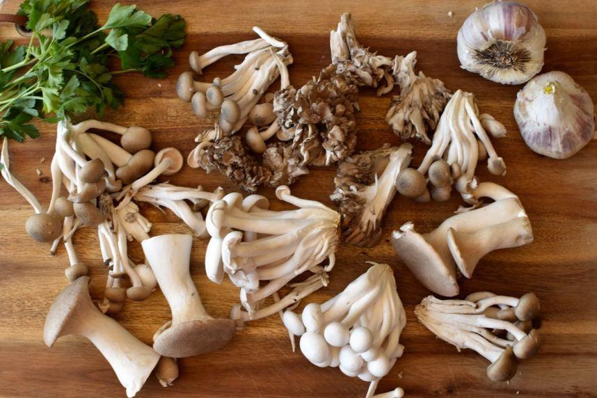 Wild garlicky mushrooms, Mama Ía blog