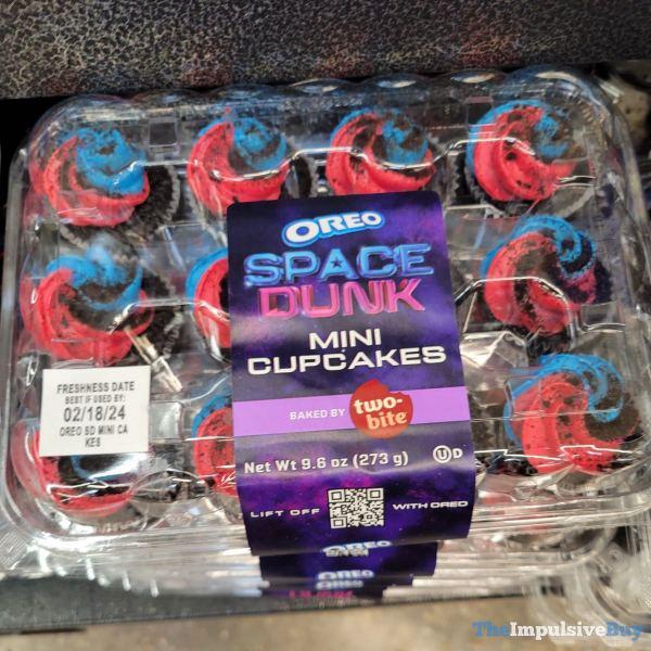 Two-Bite Space Dunk Oreo Mini Cupcakes.