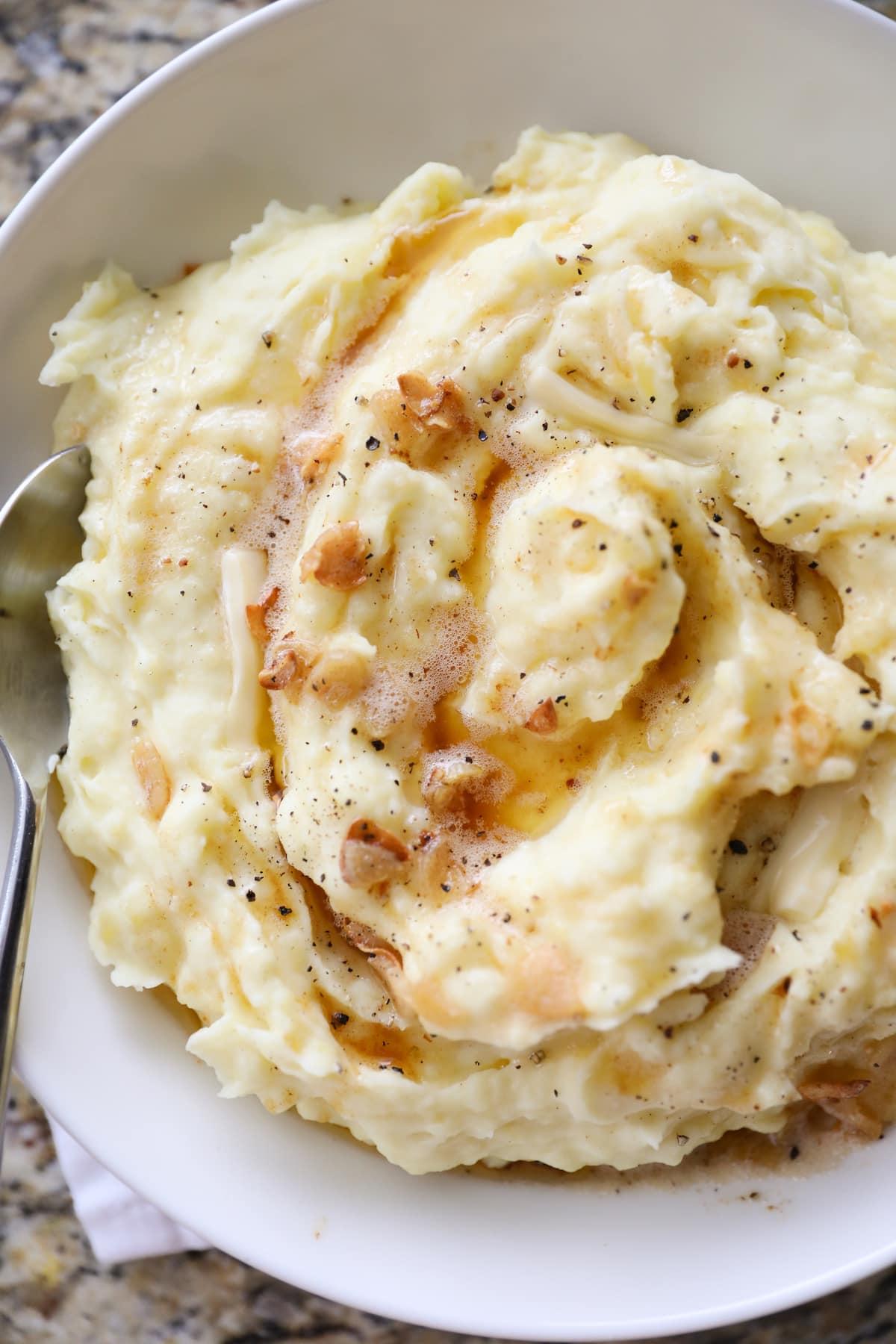 bowl of garlic mashed potatoes