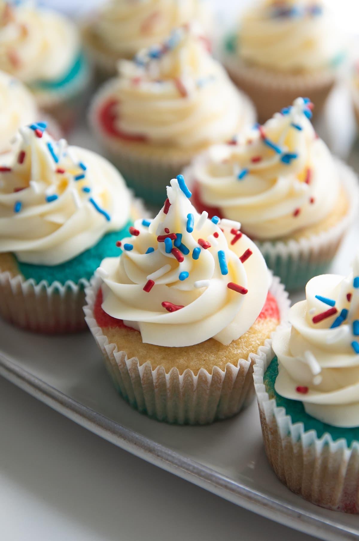 decorated 4th of july cupcakes