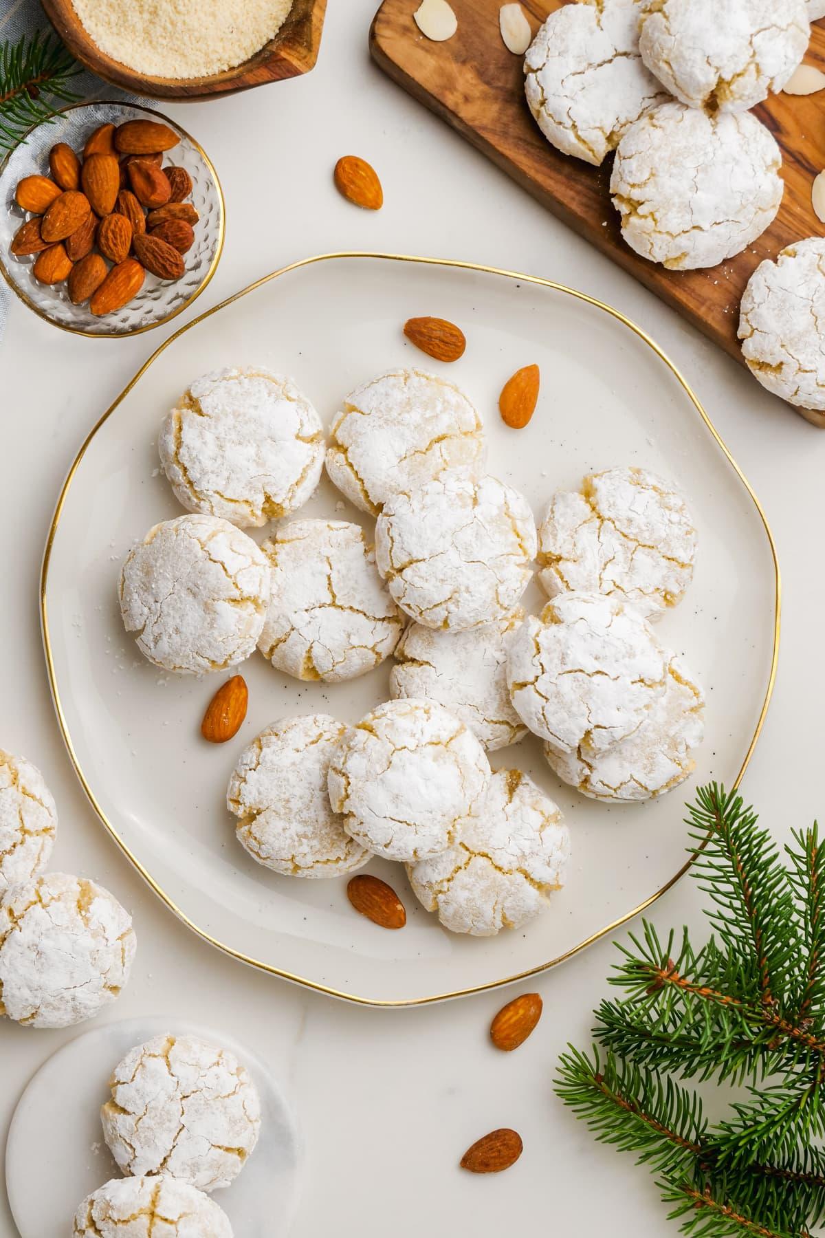 amaretti-cookies-on plate