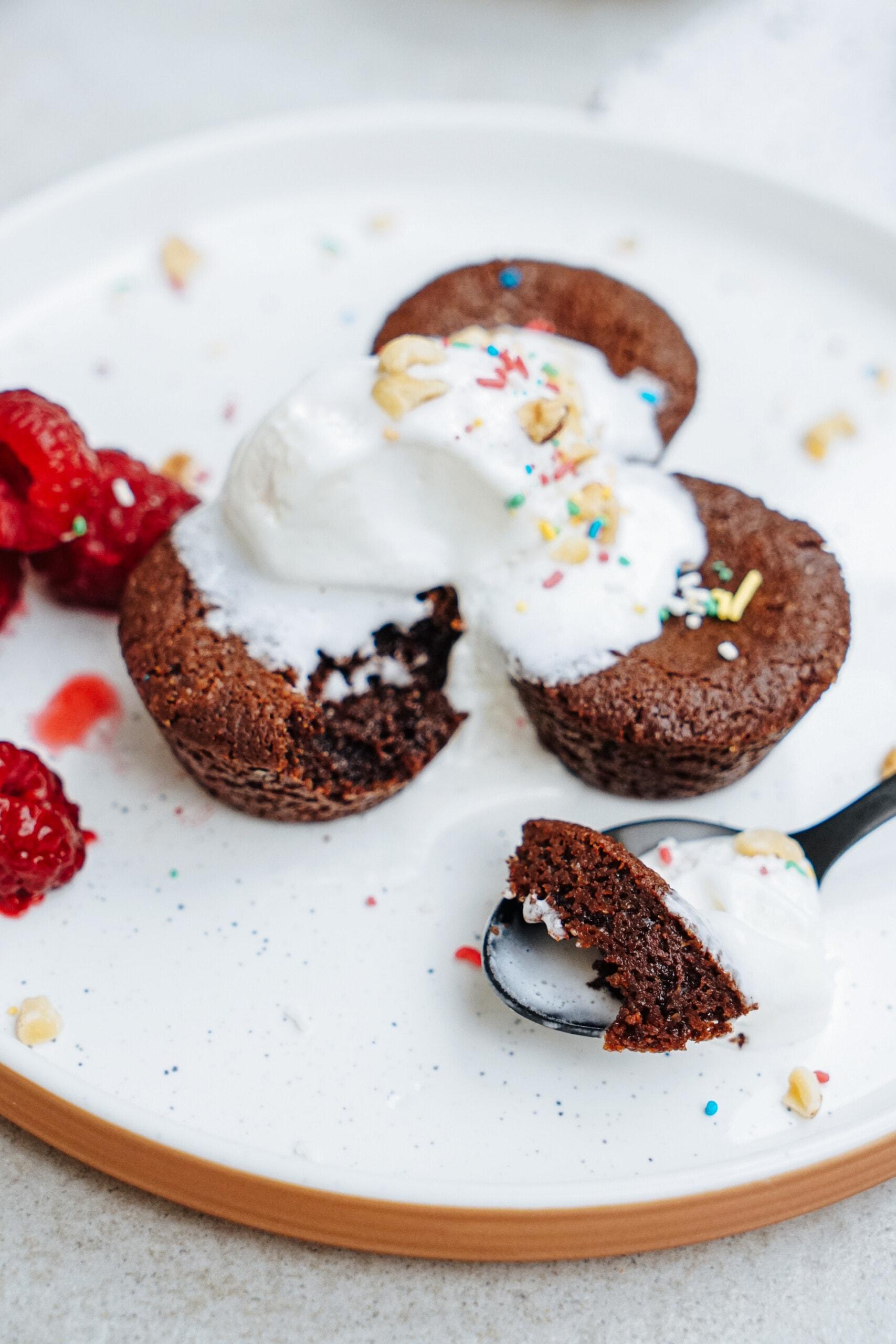 brownie bites with ice cream 