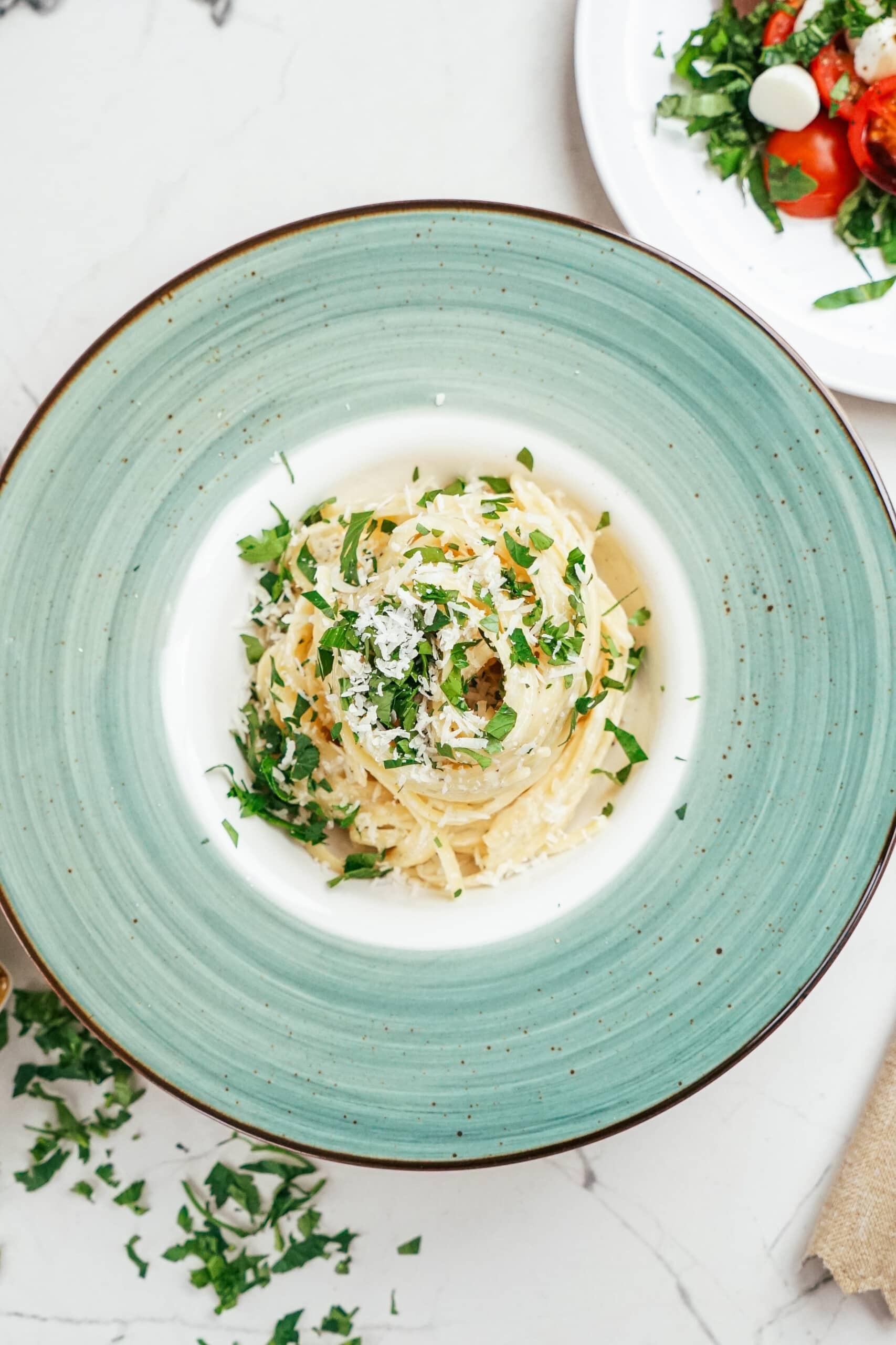 Parmesan Garlic Linguine Pasta Recipe in green bowl