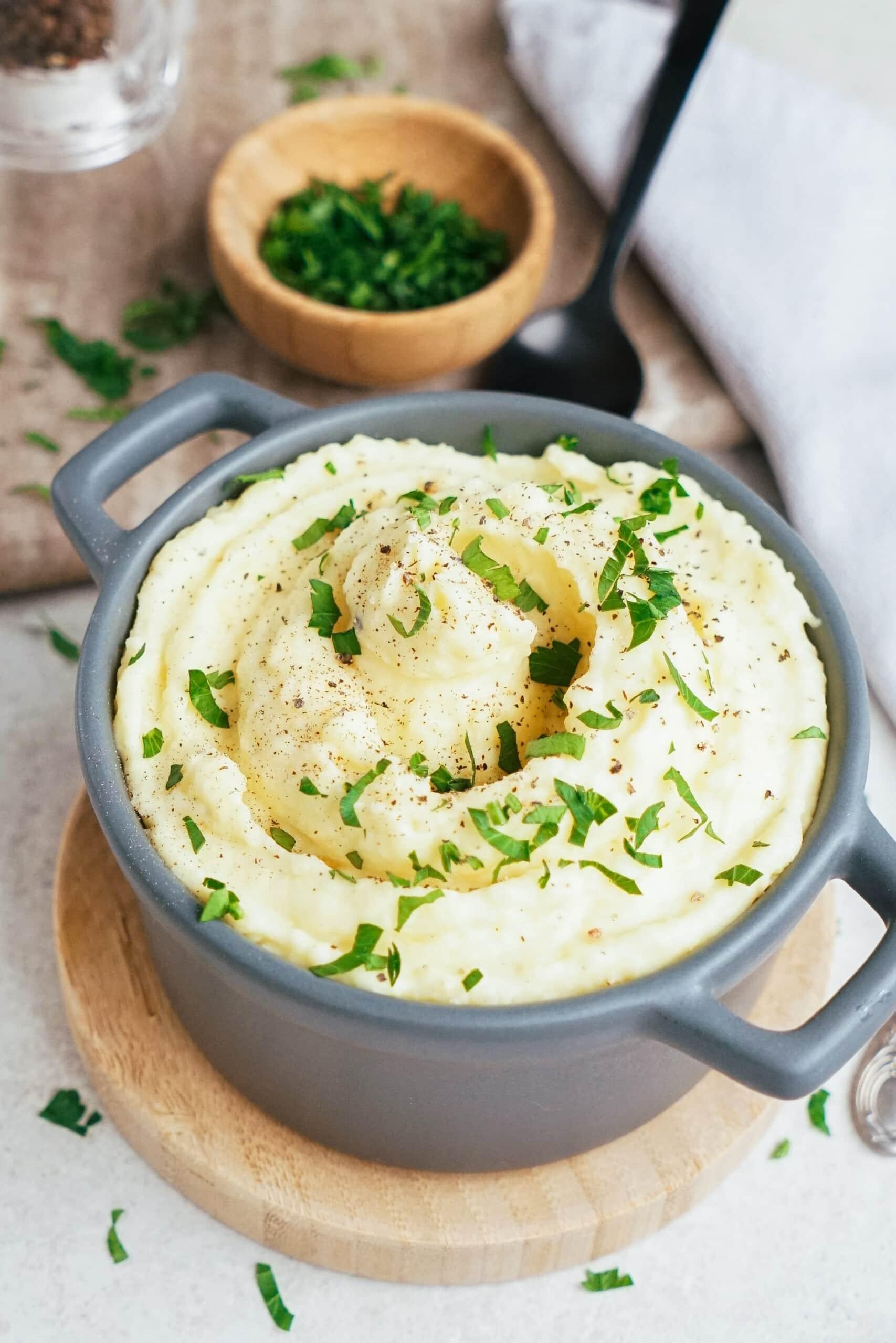 crockpot mashed potatoes on a tablescape