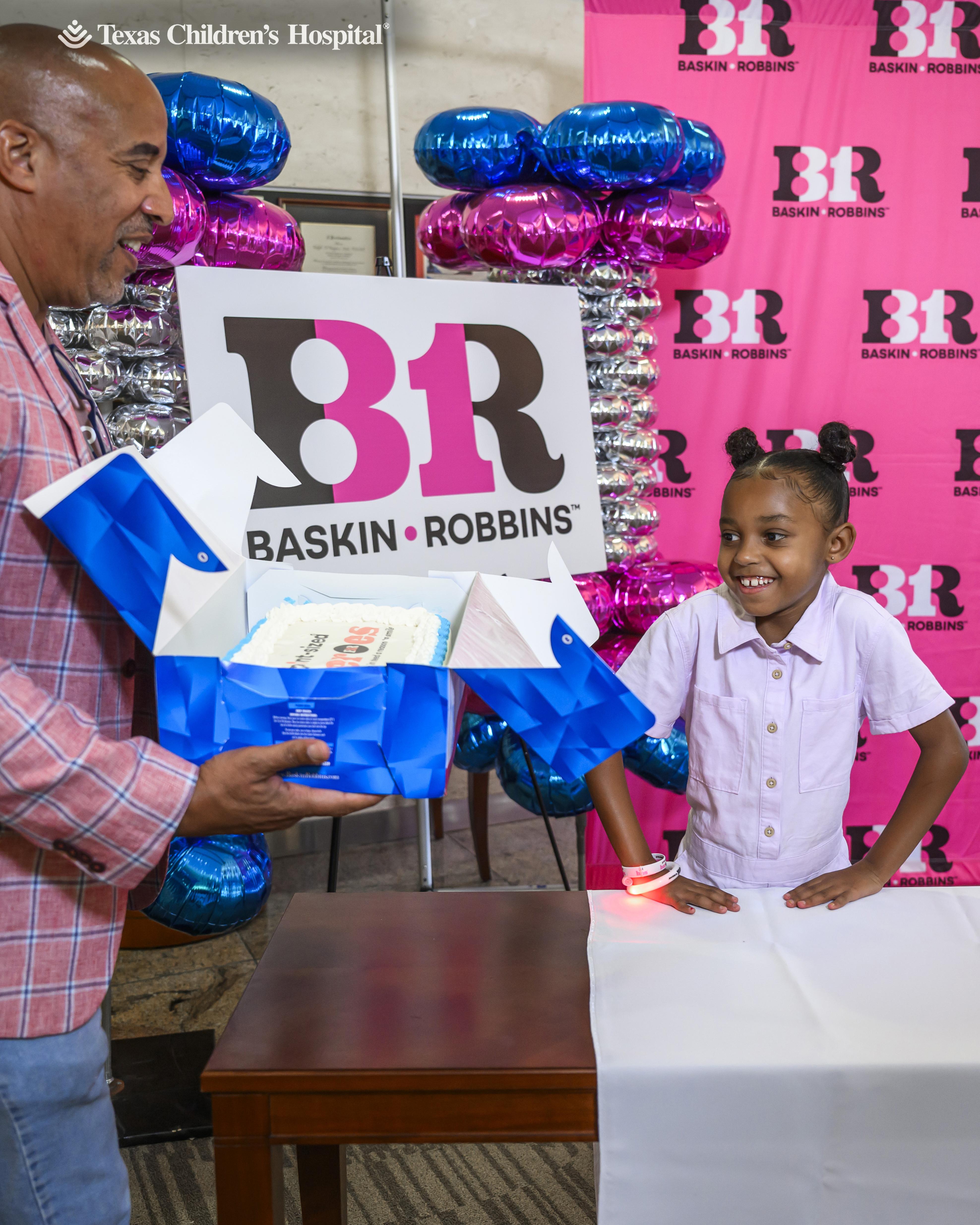 2k23-0509-AK9_2691 Baskin-Robbins Check Presentation