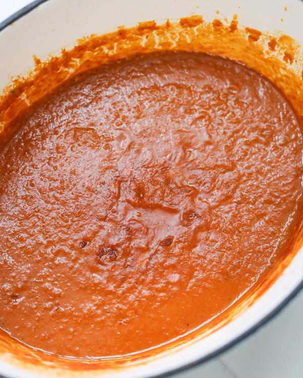 overhead of vegan butter chicken sauce