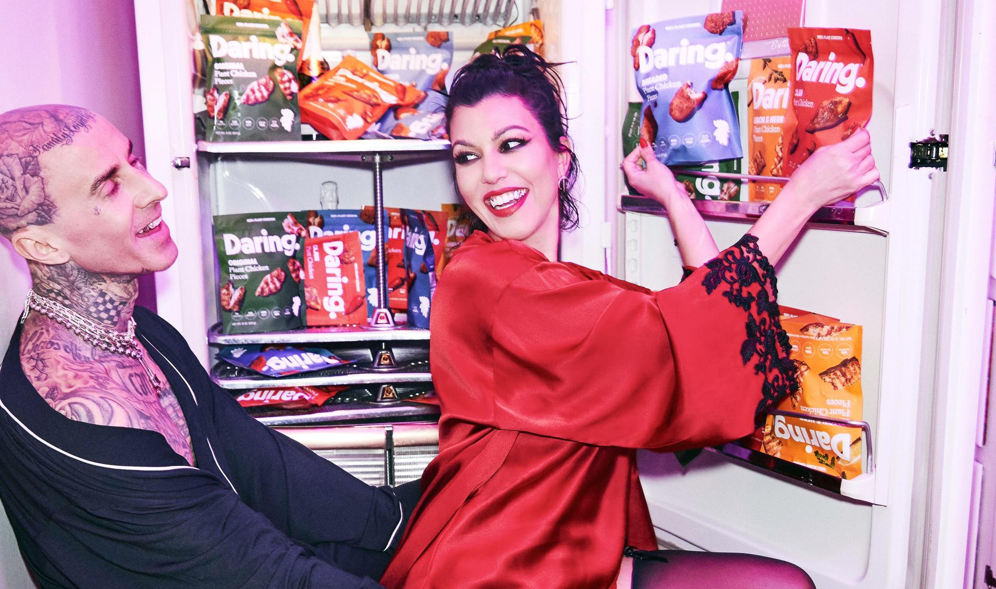 VegNews.TravisBarkerKourtneyKardashianxDaring.EllenVonUnwerth