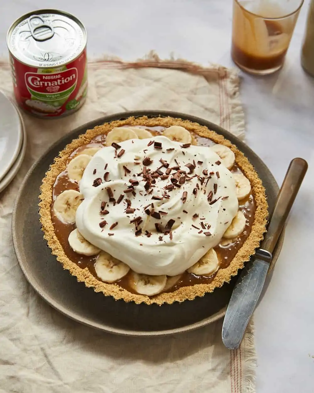 VegNews.vegancondensedmilkbanoffeepie.Topwith cinnamon