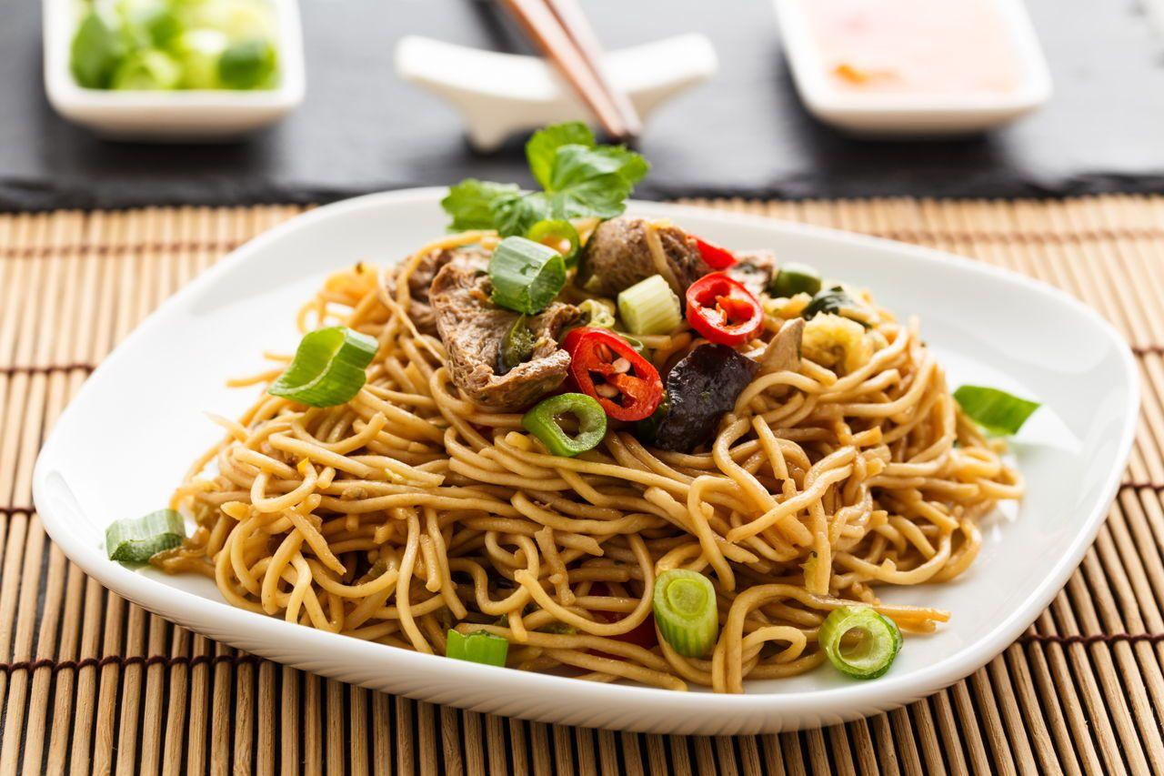 1280-638584186-lo-mein