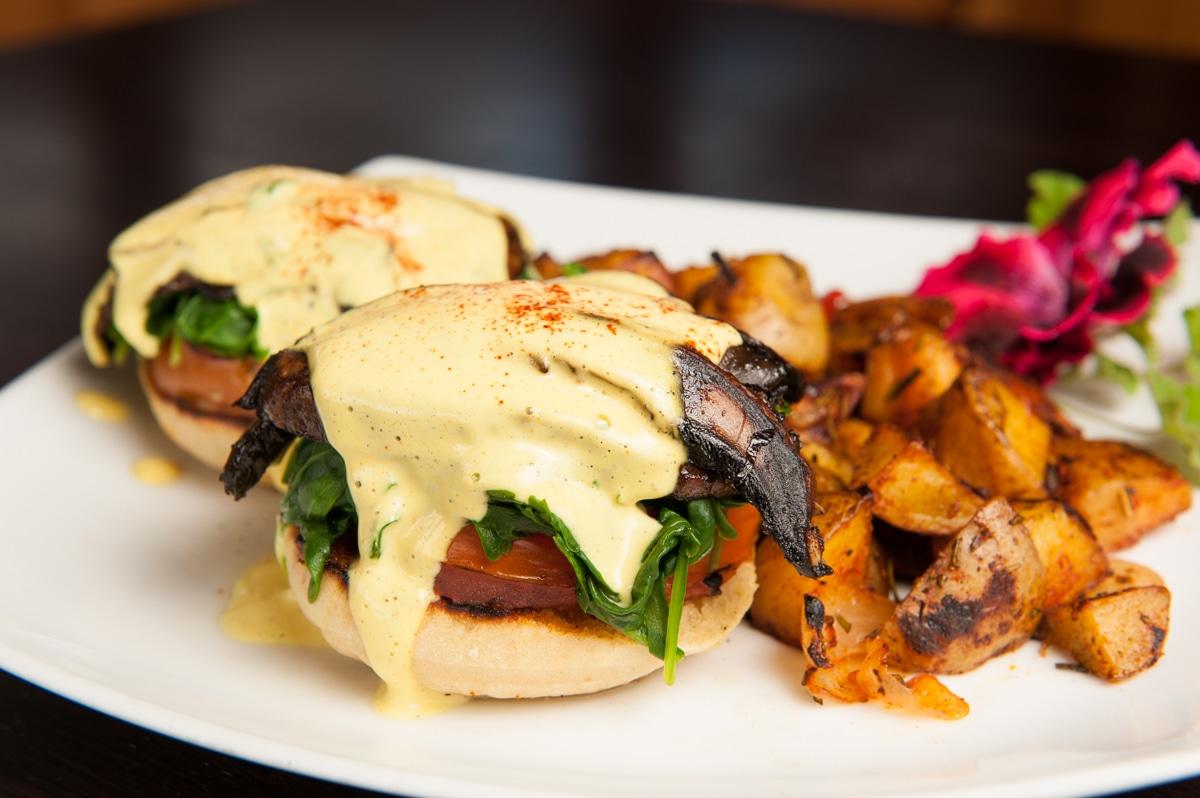 VegNews.StanfordInnPortabelloBenedict