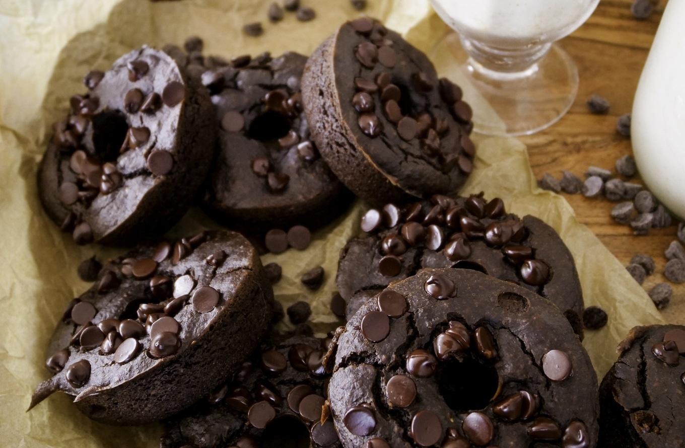 VegNews.DarkChocolateBlenderDonuts