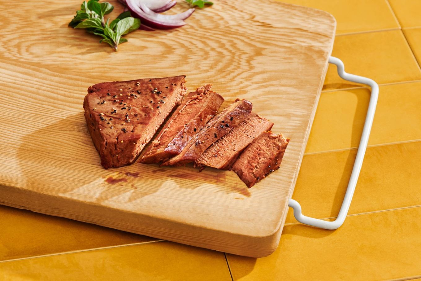VegNews.MeatiSteak