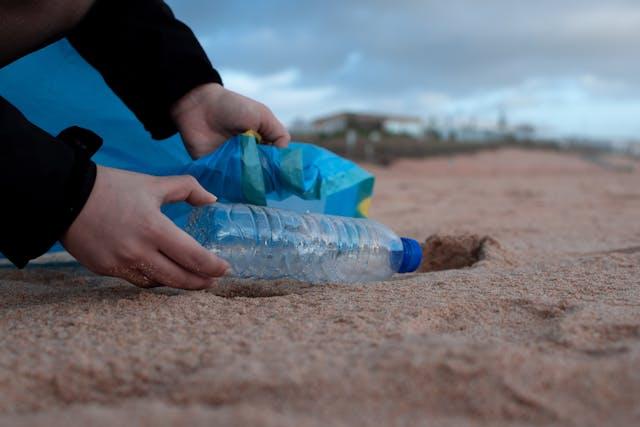 VegNews.coastalcleanup.pexels