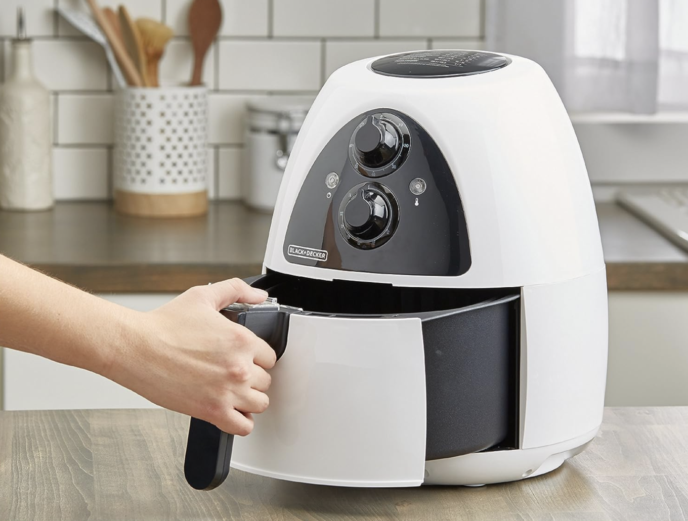 VegNews.airfryer.blackanddecker