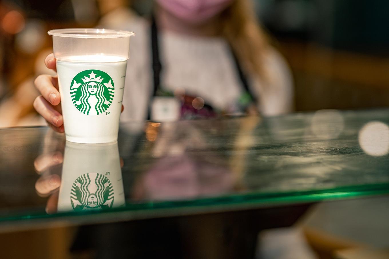 VegNews.Cups.Starbucks