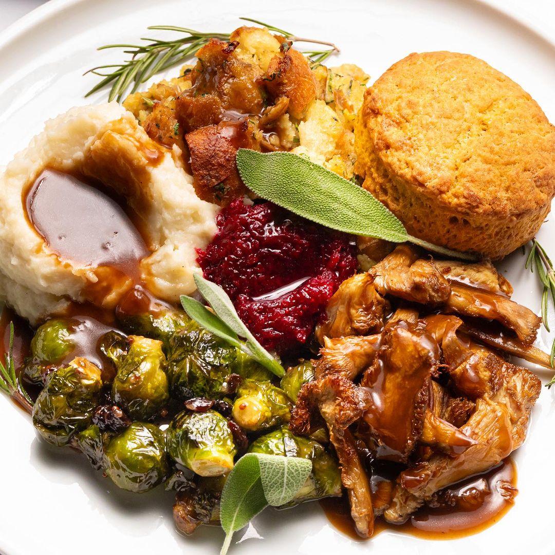 VegNews.thanksgivingroast.crossroadskitchen