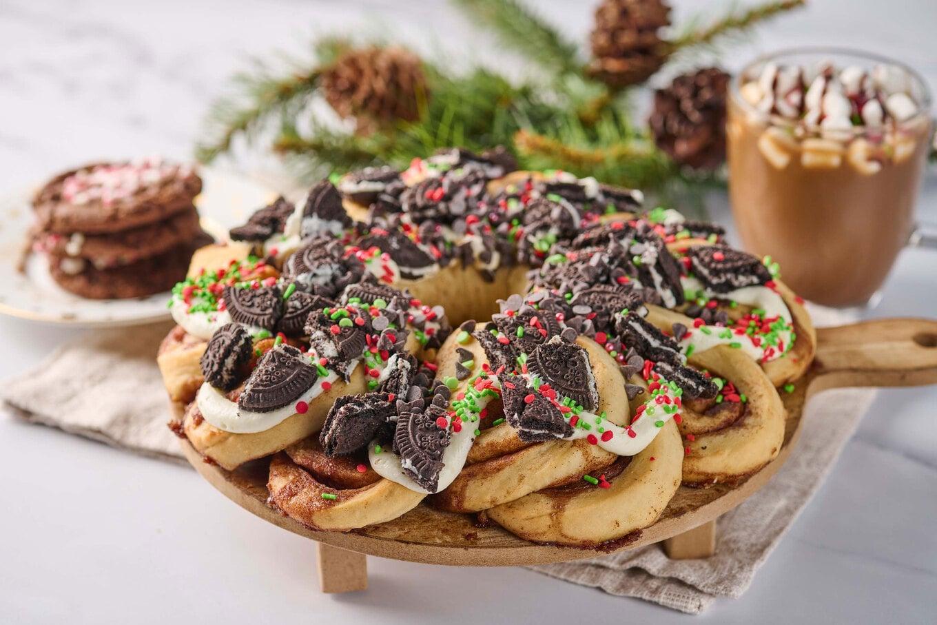 VegNews.CinnamonBunWreath.Cinnaholic