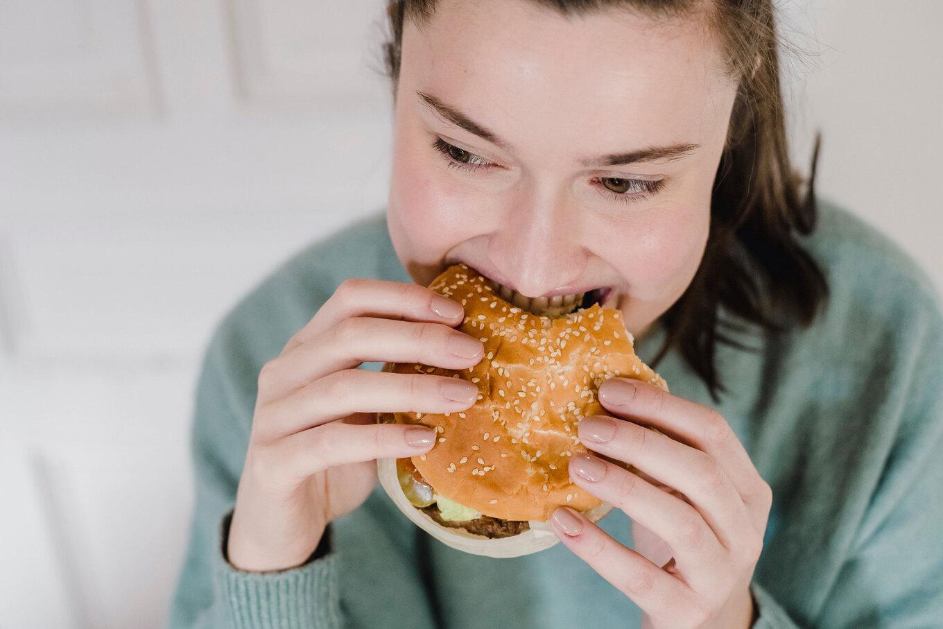 VegNews.EatingBurger.PexelsTimSamuel
