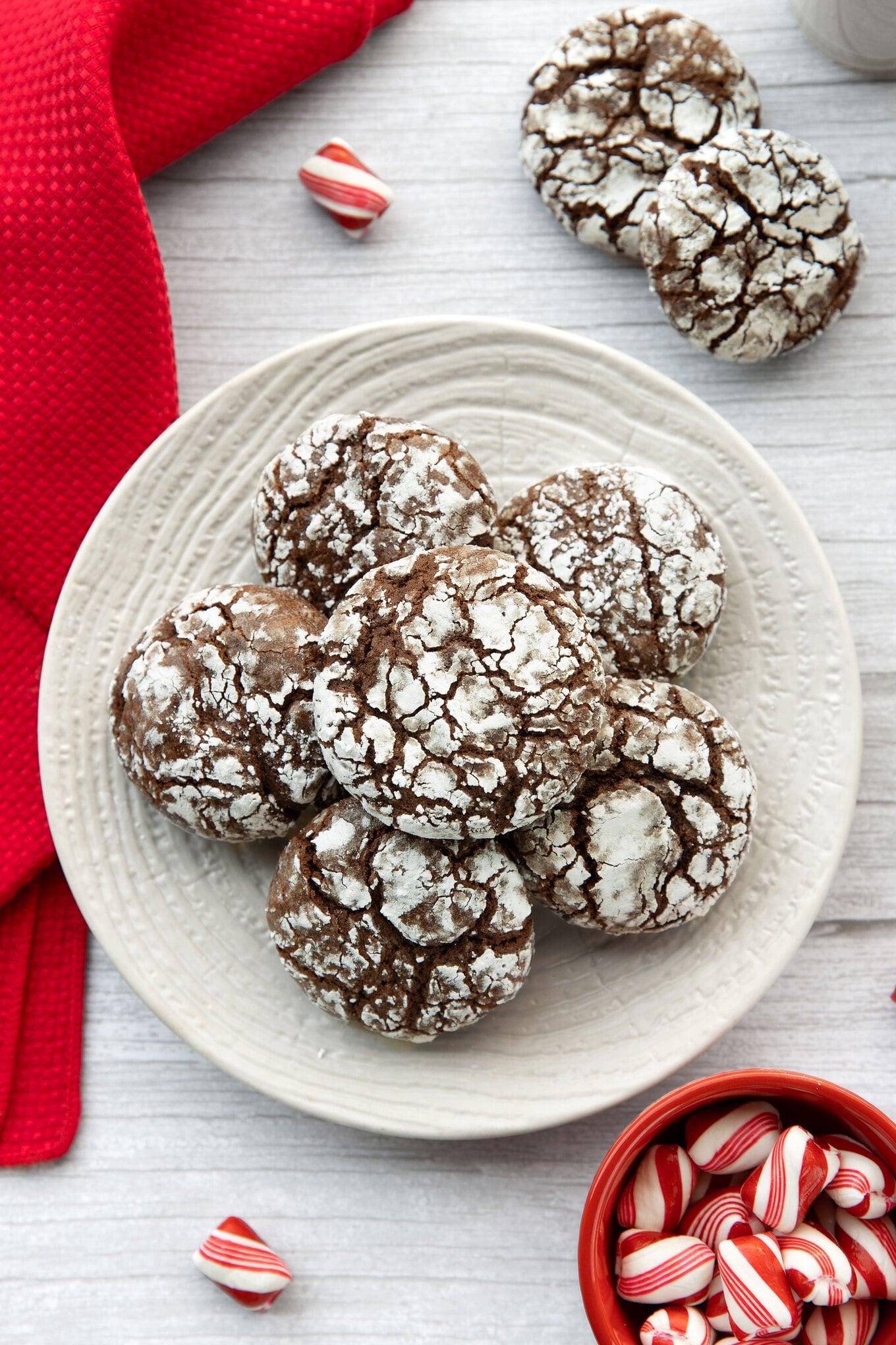 VegNews.ChocolatePeppermintCrinkleCookies.HANNAHKAMINSKY.VER