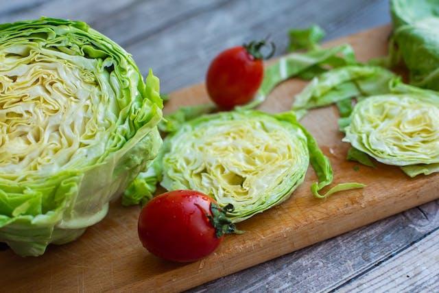 VegNews.iceberglettucetomatoes.pexels