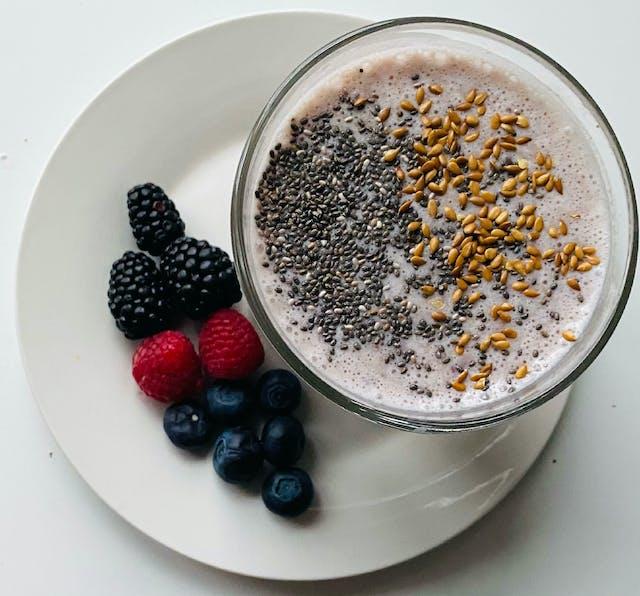 VegNews.flaxseedsmoothie.pexels