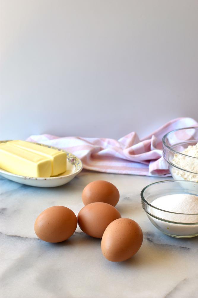 lemon tart with strawberry cream frosting, Mama Ía blog