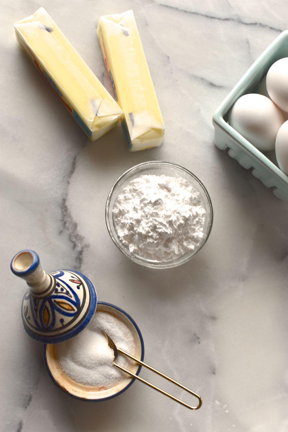 Lemon coconut mini tarts with passion fruit frosting, Mama Ía blog