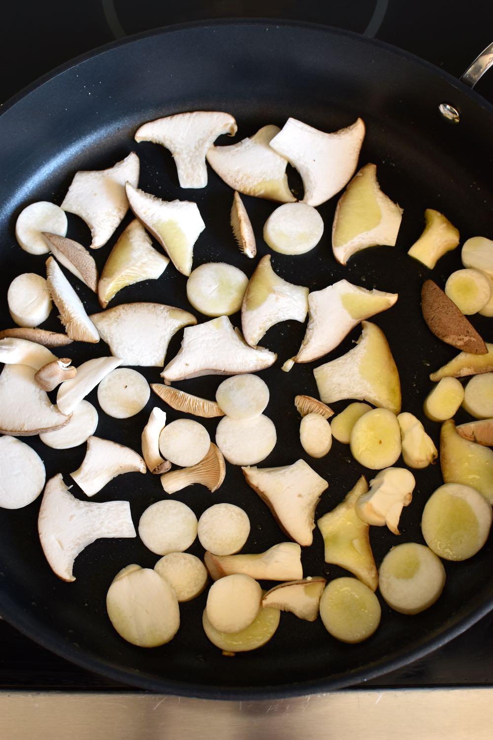 Wild garlicky mushrooms, Mama Ía blog