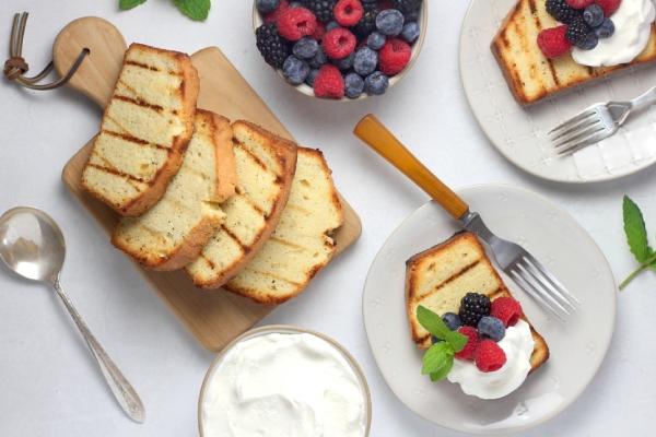 Mini Sandwiches with Fruit and Cream Cheese