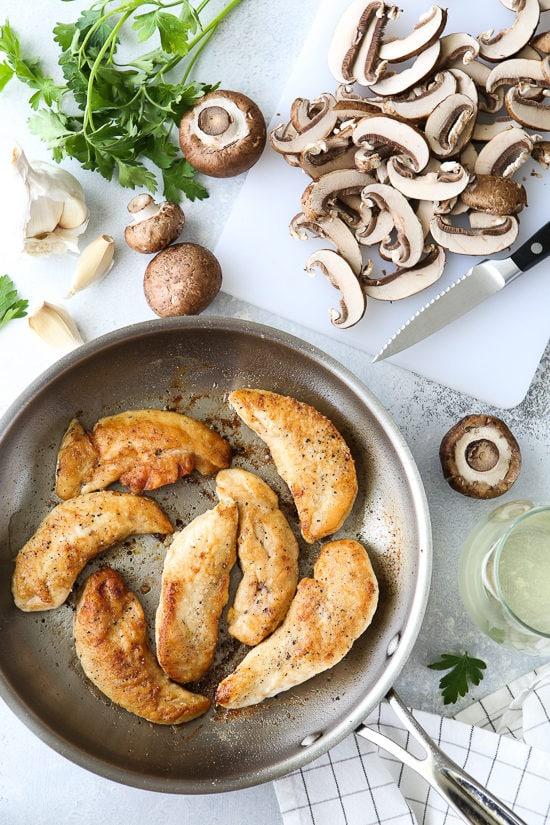 Chicken and Mushrooms in a Garlic White Wine Sauce is a great-tasting, 20-minute dish, perfect for those busy weeknights!