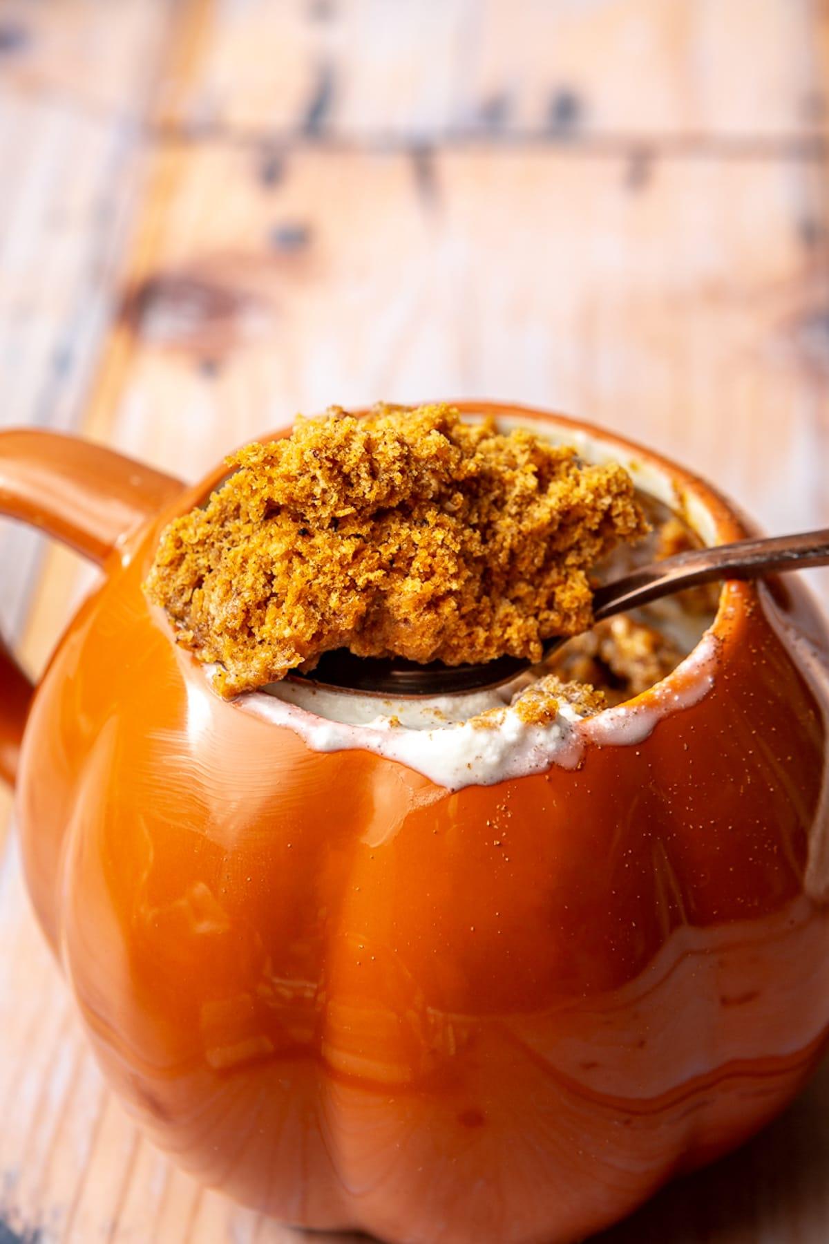 microwave pumpkin mug cake