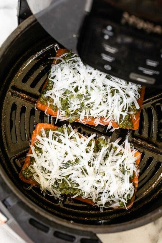 air fryer pesto salmon