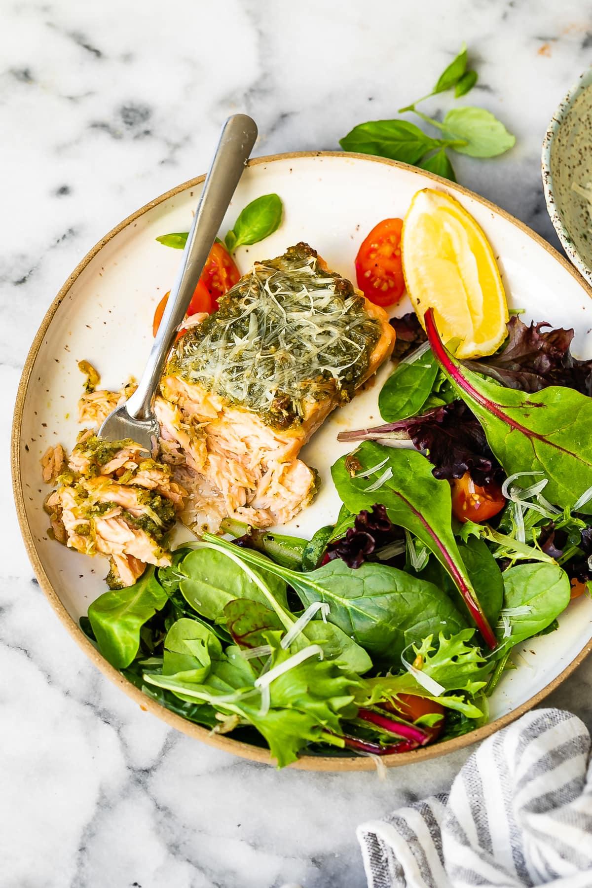 Pesto Salmon with salad